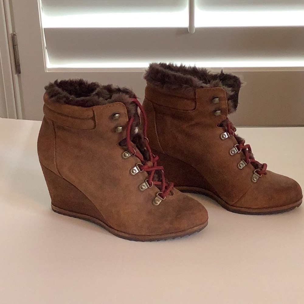 Dr. Scholl’s Suede Wedge Booties
